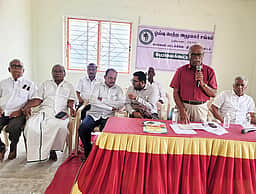 ஓய்வுபெற்ற அரசு அலுவலா் சங்கக் கூட்டம்