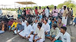 நெல் கொள்முதல் நிலையத்தை
திறக்கக் கோரி சாலை மறியல்