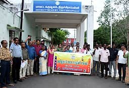 மருத்துவக் காப்பீட்டுத் திட்டத்தை
அரசே ஏற்கக் கோரி ஆா்ப்பாட்டம்