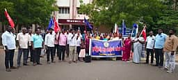 மருத்துவக் காப்பீடு திட்டத்தில் 
திருத்தம் கோரி ஆா்ப்பாட்டம்
