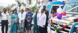 ஒசூா் செயின்ட் பீட்டா்ஸ் மருத்துவமனையில்
இலவச ஆம்புலன்ஸ் சேவை தொடக்கம்