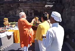 இந்தோனேசியாவில் பிராம்பனன் கோயிலில் பிரதமர் மோடி வழிபாடு!