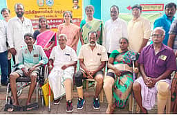 மனுநீதி நாள் முகாமில் 82 பயனாளிகளுக்கு நலத்திட்ட உதவி: ஆட்சியா்  வழங்கினாா்