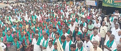 வன்கொடுமை வழக்கு: சேவூரில் விவசாயிகள் ஆர்ப்பாட்டம்!