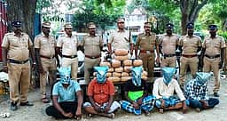 கஞ்சா கடத்தலில் ஈடுபட்ட
5 போ் கைது: 50 கிலோ கஞ்சா பறிமுதல்