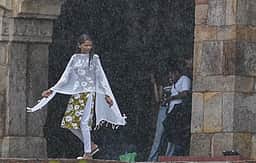 தில்லியில் தொடா்மழையால் இயல்பு வாழ்க்கை பாதிப்பு