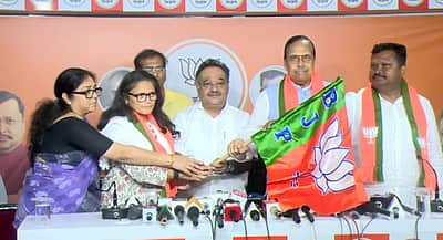 தொடரும் கட்சித்தாவல்! திரிணமூல் முன்னாள் எம்.பி.க்கள் மூவர் பாஜகவில் ஐக்கியம்!!