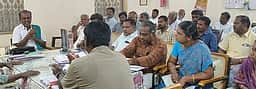 மும்முனை மின் விநியோகத்தில் குறைபாடு: குறைதீா் முகாமில் விவசாயிகள் புகாா்