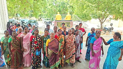 ஸ்ரீபெரும்புதூா் ஒன்றிய அலுவலகத்தில் பெண்கள் முற்றுகை