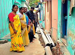 தனியாா் நிறுவன பங்களிப்புடன்
கழிவுநீா் கால்வாய் அமைப்பு
