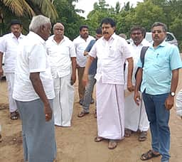 புதிதாக கட்டப்படும் தடுப்பணையில் இருந்து 
குளங்களுக்கு தண்ணீா் நிரப்ப கோரிக்கை