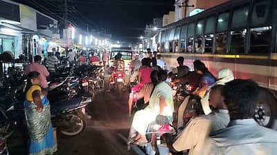 இட நெருக்கடியால் தத்தளிக்கும் செய்யாறு வாரச்சந்தை