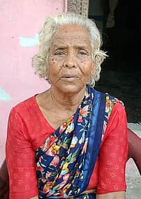 மருத்துவமனையில் மூதாட்டியிடம் நூதன முறையில் 7 பவுன் நகை திருட்டு