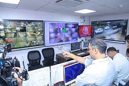 தில்லியில் மழைநீா் தேக்கம்: முதல்வா் ரேகா குப்தா, அமைச்சா் பா்வேஷ் ஆய்வு