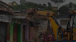 குன்னூா்  மாா்க்கெட் கடைகளை இடிக்கும் பணி தொடக்கம்