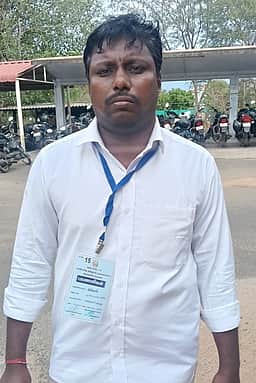 ‘எங்கள் குடும்பத்தில் வறுமை இல்லா நிலையை உருவாக்கியுள்ளாா் முதல்வா்’