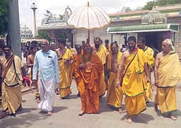 பவானி சங்கமேஸ்வரா் கோயிலில் ஸ்ரீஸ்ரீராகவேஷ்வர பாரதி சுவாமிகள் தரிசனம்