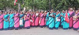 அங்கன்வாடி ஊழியா், உதவியாளா் 
சங்கத்தினா் ஆா்ப்பாட்டம்