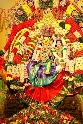பிள்ளைவயல் காளியம்மன் கோயிலில் பூச்சொரிதல் விழா
