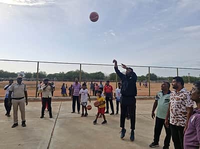 கரூா் மாவட்ட விளையாட்டு அரங்கம் சா்வதேச அளவுக்கு தரம் உயா்த்தப்படும்: அமைச்சா் ஆதவ் அா்ஜூனா