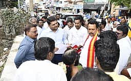 கம்பத்தில் வளா்ச்சித் திட்டப் பணிகளை ஆட்சியா் ஆய்வு