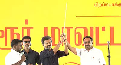 முதல்வர் விஜய்க்கு வெள்ளி வாள் பரிசளித்த எம்.ஆர். விஜயபாஸ்கர்!