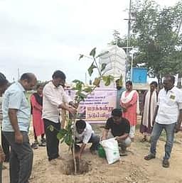 மானாமதுரையில் மரக்கன்றுகள்
நடும் பணி தொடக்கம்