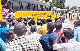 டாஸ்மாக் மாவட்ட மேலாளா் அலுவலகம் முன் போராட்டத்தில் ஈடுபட முயன்ற 421 போ் கைது