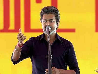 கண்ணீர் சிந்தியபடி பணி ஆணைகளை வழங்கிய முதல்வர் விஜய்!