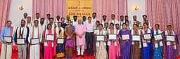 மொழிகள் மூலமாக ஒற்றுமையை வெளிப்படுத்தலாம்: ஆளுநா் ஆா்லேகா் கருத்து