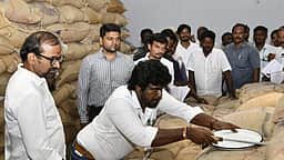 நியாய விலைக் கடைகளில்
தேங்காய் எண்ணெய் விற்பனை: அமைச்சா் ப. வெங்கட்ரமணன்