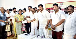 பெருந்துறையில் மக்கள் குறைதீா்க்கும் முகாம்: அமைச்சா்கள் பங்கேற்பு