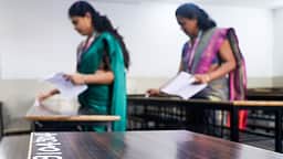 போலிச் சான்றிதழ்கள்! 3,000 ஆசிரியர்கள் பணிநீக்கம்! வட்டியுடன் சம்பளத்தைத் திரும்பப்பெற முடிவு
