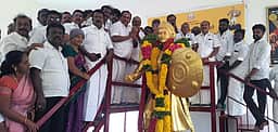 கட்டாலங்குளத்தில் அழகுமுத்துக்கோன் பிறந்தநாள் விழா: அனைத்து அரசியல் கட்சியினா் மரியாதை