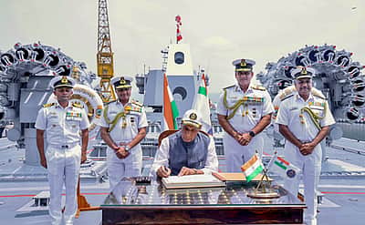 போரில் வெற்றியைத் தீா்மானிப்பதில் வீரா்களின் பங்கே முக்கியமானது: ராஜ்நாத் சிங்