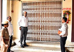 மின்னணு வாக்குப் பதிவு இயந்திரங்கள் வைப்பு கிடங்கில் ஆய்வு