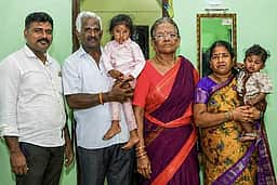 ஊத்துக்குளியில் காா் - டேங்கர் லாரி மோதிய விபத்தில் 
இறந்தவா்களின் சடலங்கள் உறவினா்களிடம் ஒப்படைப்பு!
