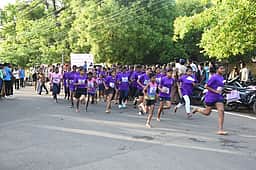 பெண் குழந்தைகளைக் காக்க மாரத்தான் ஓட்டம்