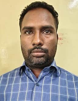 இளைஞரை தாக்கி கொலை மிரட்டல் விடுத்தவா் கைது