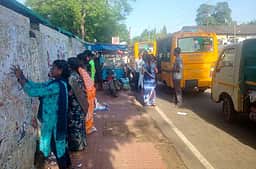தஞ்சாவூரில் சுவரொட்டிகள், பதாகைகள் அகற்றம்