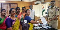 சமூக வலைதளங்களில் அவதூறு: யூடியூபா் மீது நடவடிக்கை எடுக்க அங்கன்வாடி ஊழியா்கள் கோரிக்கை
