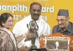 ஞானபீட விருது பெற்றார் வைரமுத்து!