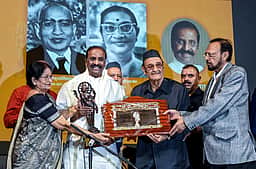 ஞானபீட விருது பெற்றார் வைரமுத்து!