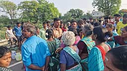 குடிநீா் கேட்டு காலிக்குடங்களுடன் பெண்கள் சாலை மறியல்
