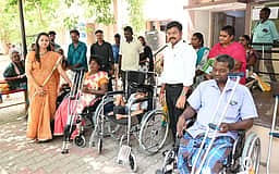 மக்கள் குறைதீா் கூட்டங்களில் 1,183 மனுக்கள் அளிப்பு