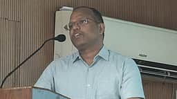 அதிக மதிப்பெண் பெறுவது மட்டுமே முழு வெற்றியாகக் கருத முடியாது: சுங்கத் துறை ஆணையா்