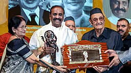 ஞானபீட விருதால் என் இலக்கியப் பொறுப்பு அதிகிரிப்பு: கவிஞர் வைரமுத்து