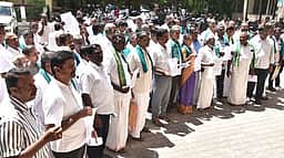 பவானிசாகா் அணை பாசனங்களுக்கு ஒரே நேரத்தில் தண்ணீா் திறந்துவிட விவசாயிகள் கோரிக்கை
