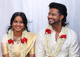 காதலருடன் நடிகை பிரிகிடா சாகாவுக்கு நிச்சயதார்த்தம்!