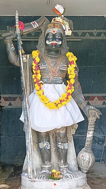 கருப்பசாமி கோயிலில் சிறப்பு வழிபாடு